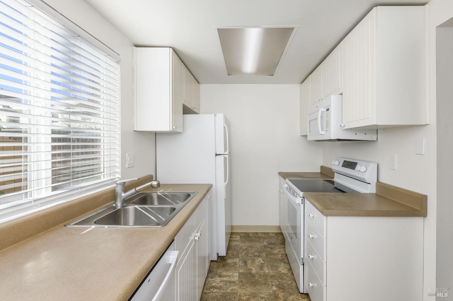 19 Manchester Court Novato, CA 94947 - Photo 4 of 21