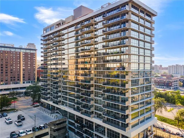 $375,000 | 600 Admiral Boulevard, Unit 407, Kansas City, MO 64106