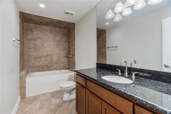 $329,000 | 600 Admiral Boulevard, Unit 407, Kansas City, MO 64106