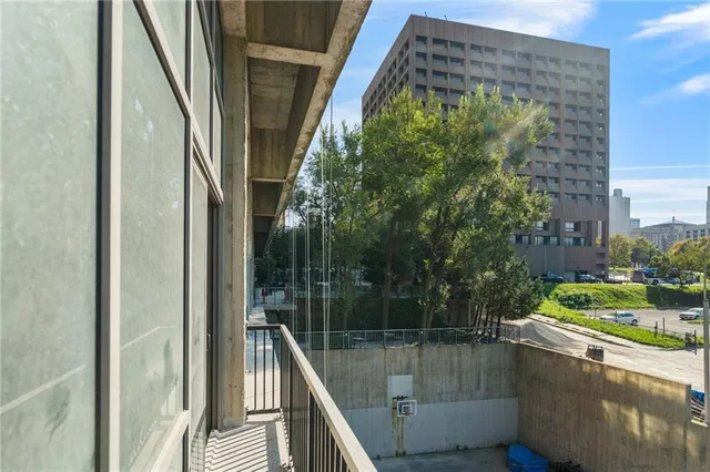 $375,000 | 600 Admiral Boulevard, Unit 407, Kansas City, MO 64106