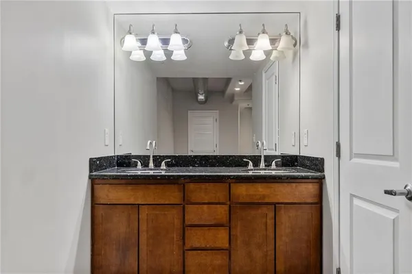 $329,000 | 600 Admiral Boulevard, Unit 407, Kansas City, MO 64106