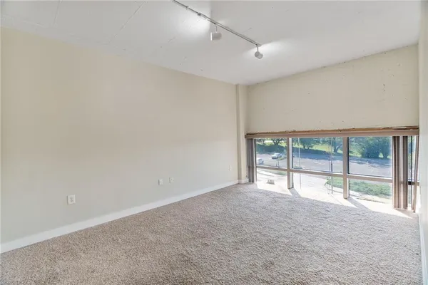 $329,000 | 600 Admiral Boulevard, Unit 407, Kansas City, MO 64106