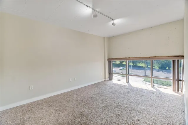 $375,000 | 600 Admiral Boulevard, Unit 407, Kansas City, MO 64106