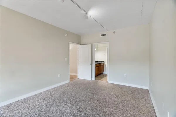 $329,000 | 600 Admiral Boulevard, Unit 407, Kansas City, MO 64106
