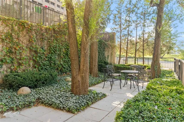 $375,000 | 600 Admiral Boulevard, Unit 407, Kansas City, MO 64106