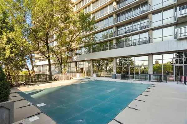 $329,000 | 600 Admiral Boulevard, Unit 407, Kansas City, MO 64106