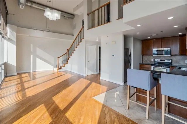 $375,000 | 600 Admiral Boulevard, Unit 407, Kansas City, MO 64106