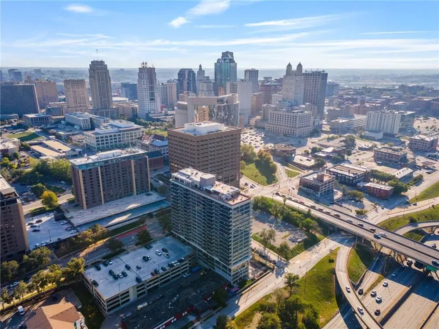 $375,000 | 600 Admiral Boulevard, Unit 407, Kansas City, MO 64106