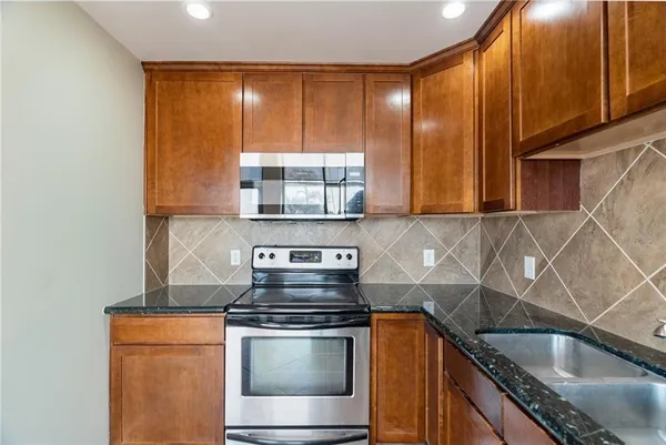 $329,000 | 600 Admiral Boulevard, Unit 407, Kansas City, MO 64106