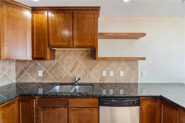 $329,000 | 600 Admiral Boulevard, Unit 407, Kansas City, MO 64106