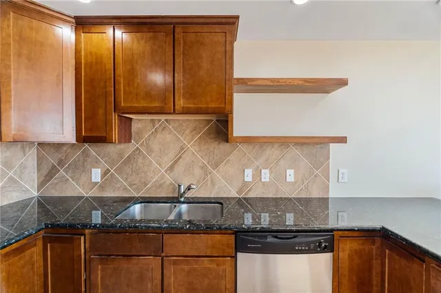 $375,000 | 600 Admiral Boulevard, Unit 407, Kansas City, MO 64106