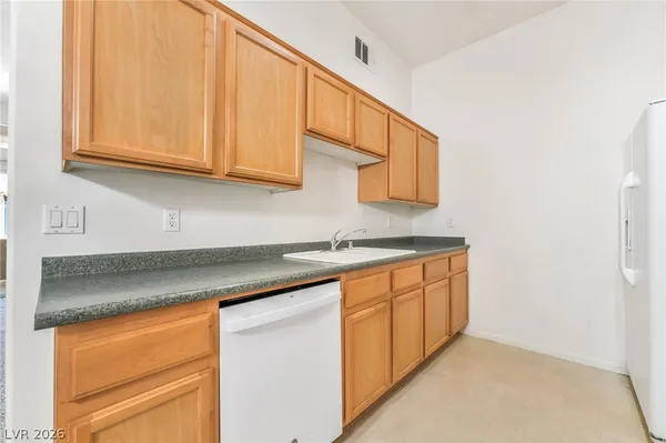 $1,700 | 2305 West Horizon Ridge Parkway, Unit 1011, Henderson, NV 89052