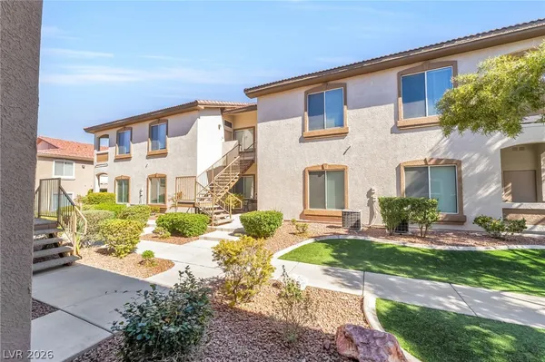 $1,700 | 2305 West Horizon Ridge Parkway, Unit 1011, Henderson, NV 89052
