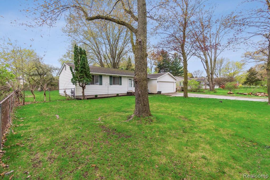 729 Henderson Road Howell, MI 48855 - Photo 2 of 32 Gallery Image 2