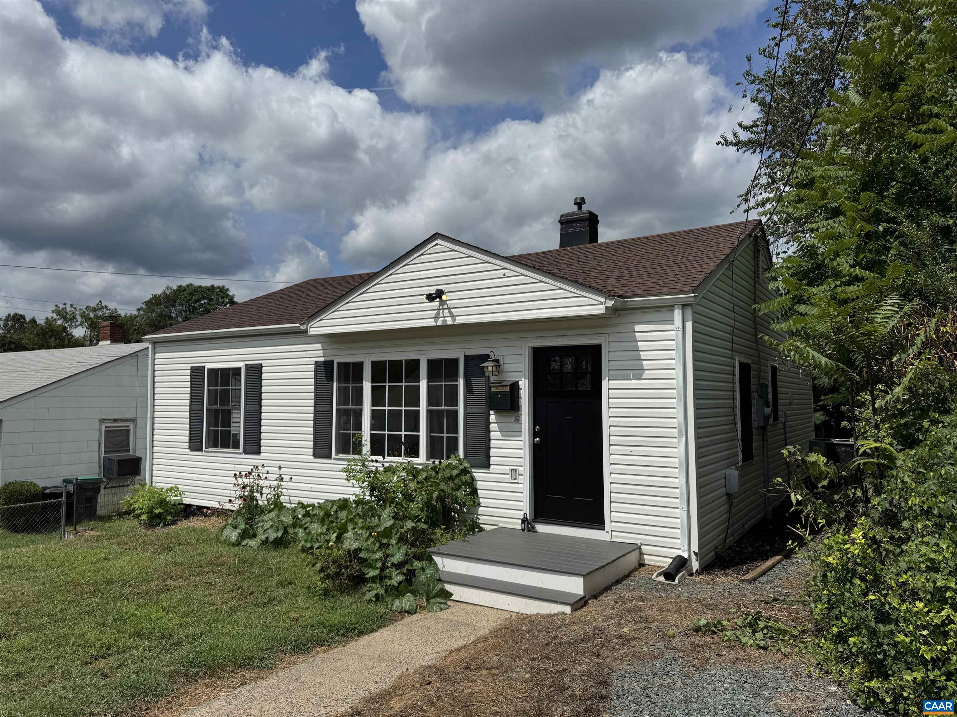 1015 Cherry Avenue Charlottesville, VA 22903 - Photo 4 of 12 Side view of home