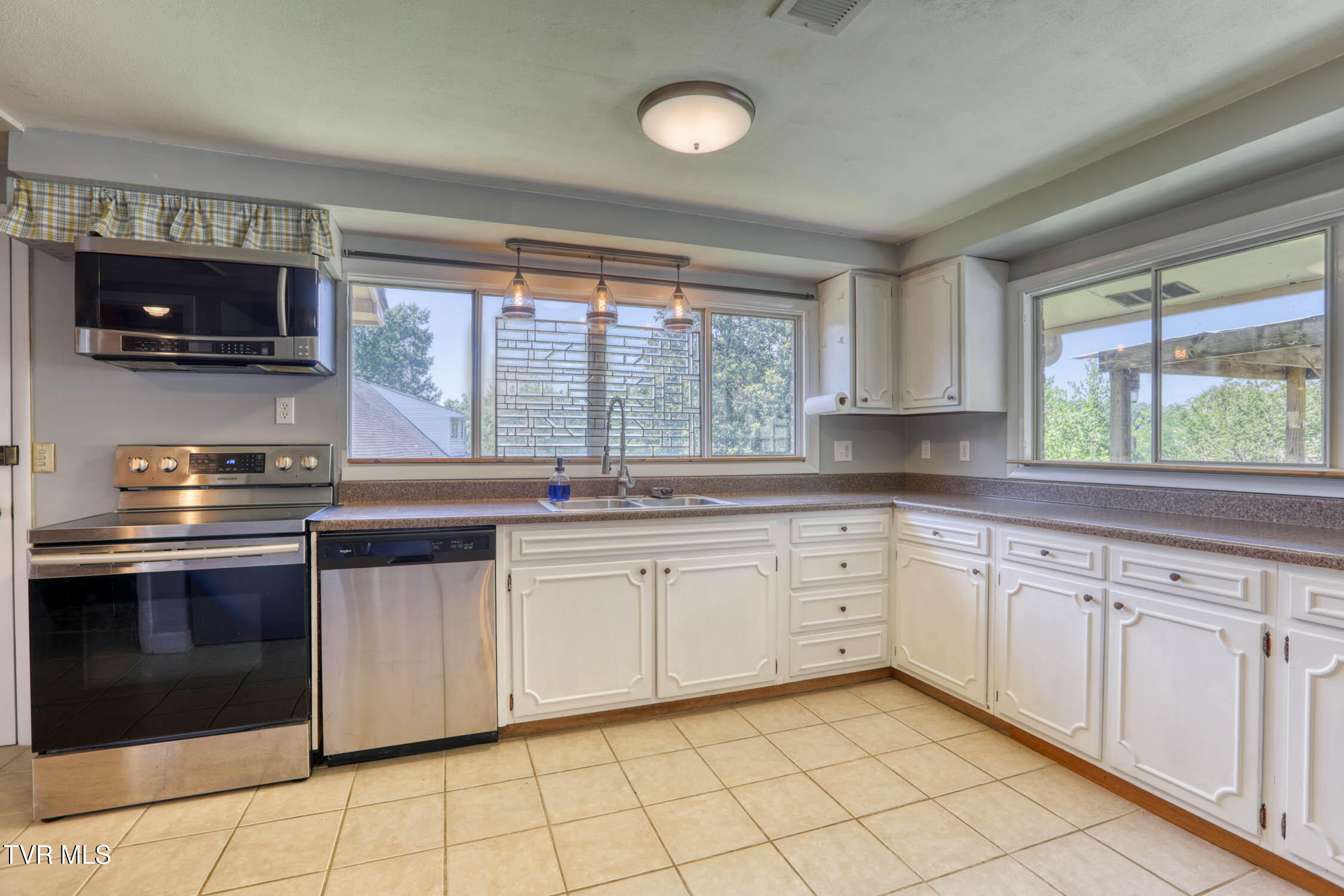 2136 Heatherly Road Kingsport, TN 37660 - Photo 14 of 51 2136 Heatherly. Kpt MLSb (12 of 52)