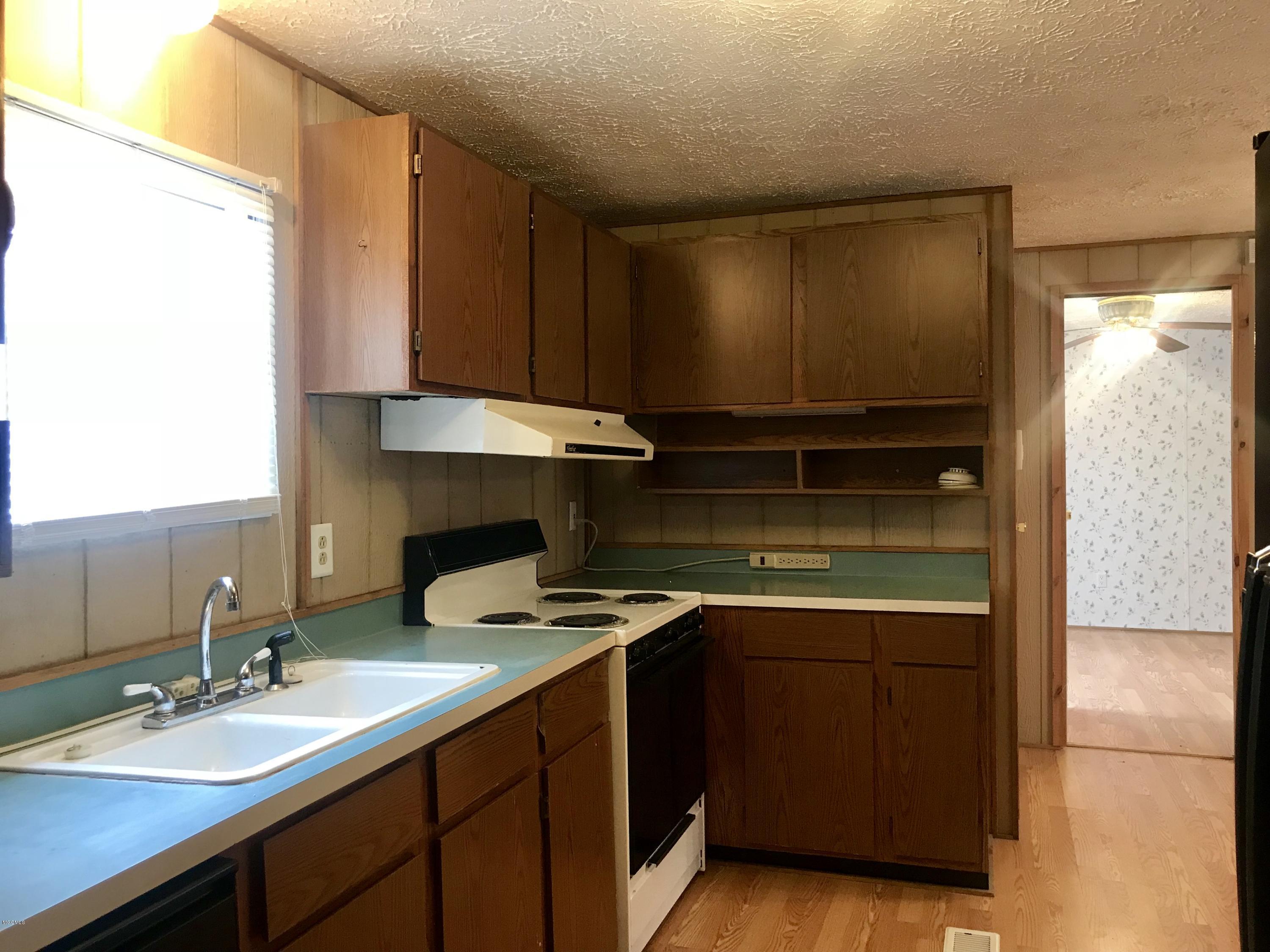 68 Ponderosa Road Wiggins, MS 39577 - Photo 5 of 17 Kitchen