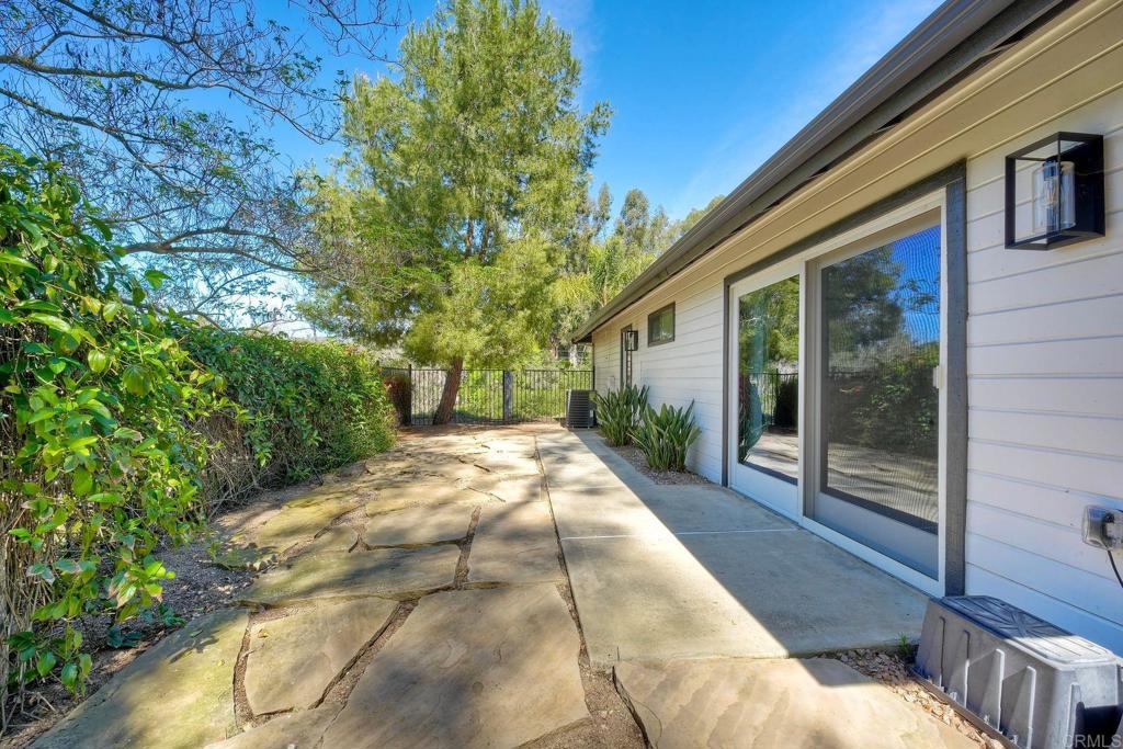 2830 Green Canyon Road Fallbrook, CA 92028 - Photo 29 of 43 Side yard