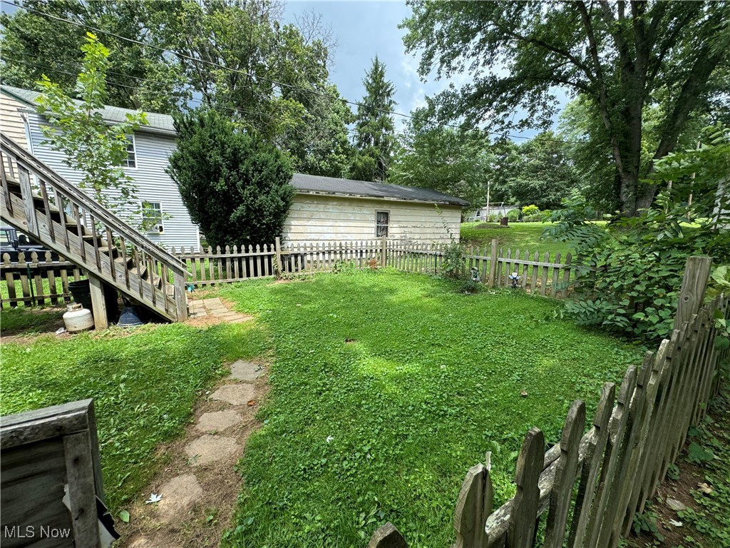 1920 South River Road Zanesville, OH 43701 - Photo 15 of 21 View of yard