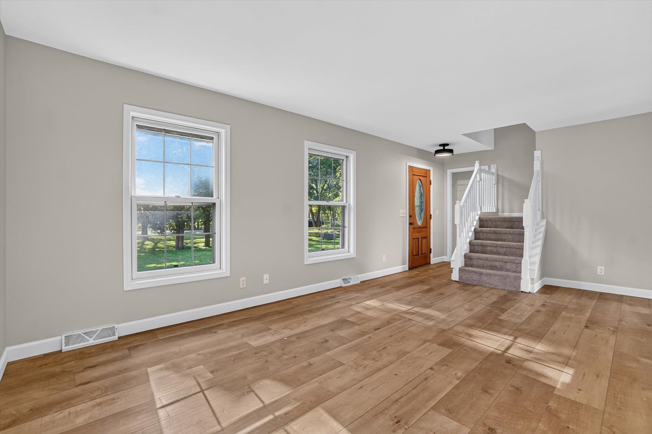 4437 South Oakley Road Janesville, WI 53546 - Photo 6 of 40