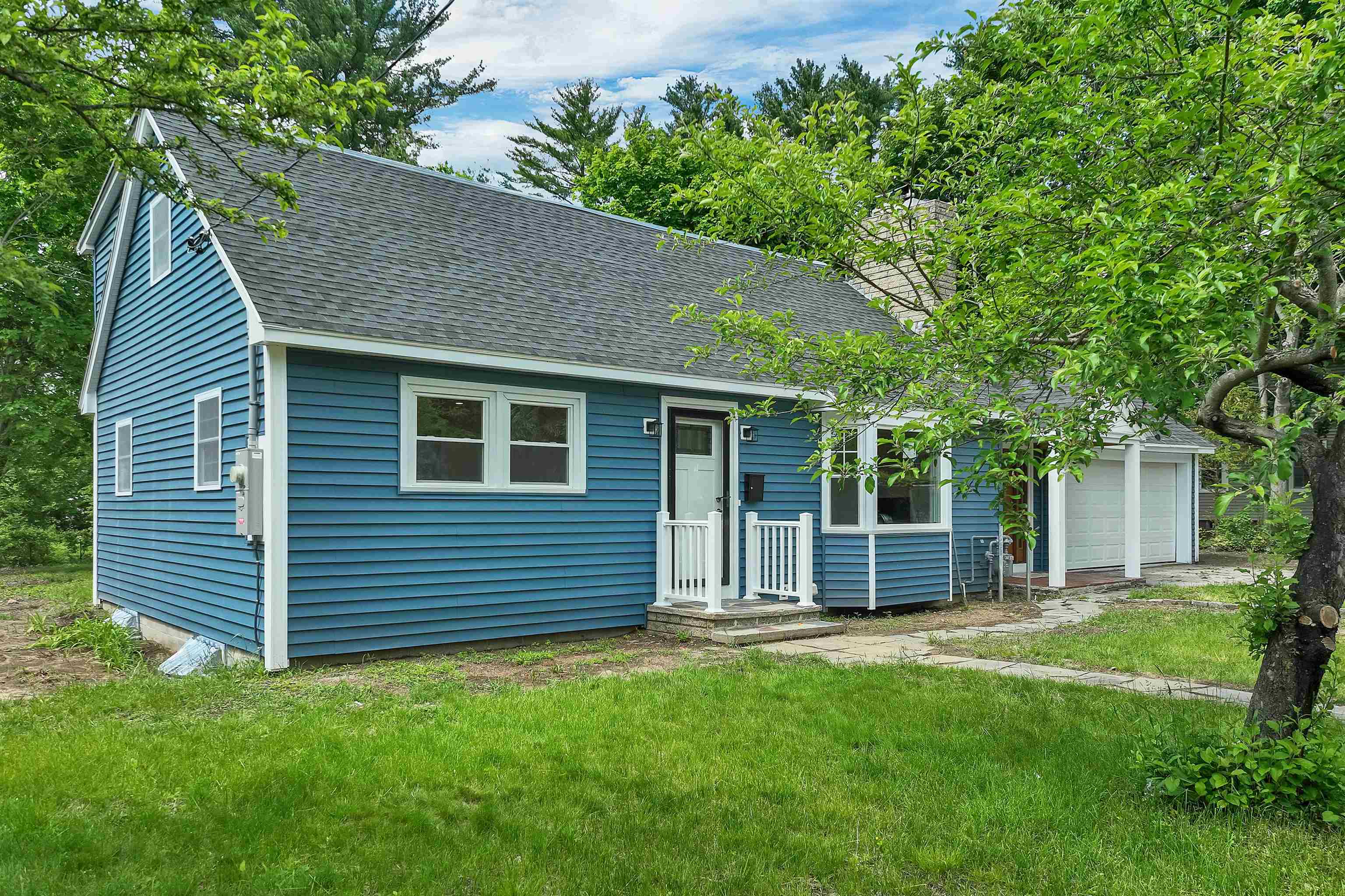 21 Lois Street Rochester, NH 03867 - Photo 1 of 60 Gallery Image 1