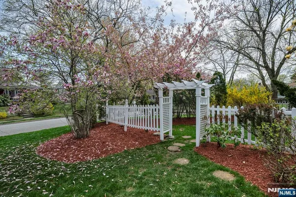 $1,595,000 | 177 Lawson Place, Paramus, NJ 07652