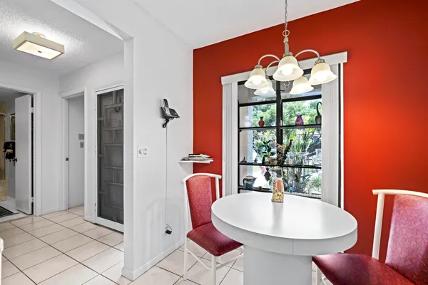$240,000 | 5153 Oakhill Lane, Unit 512, Delray Beach, FL 33484