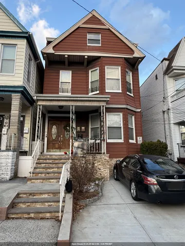 $1,800 | 30 Danforth Avenue, Unit 1, Jersey City, NJ 07305