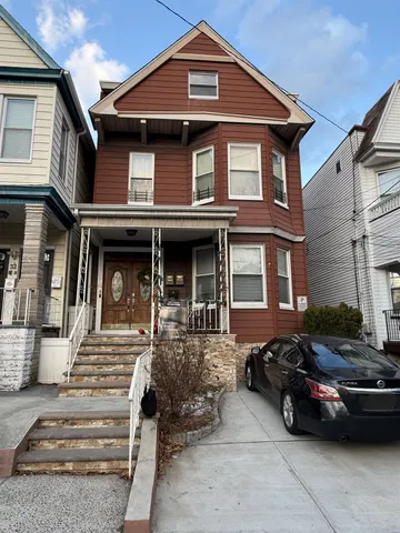 $1,800 | 30 Danforth Avenue, Unit 1, Jersey City, NJ 07305