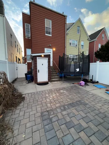 $1,800 | 30 Danforth Avenue, Unit 1, Jersey City, NJ 07305