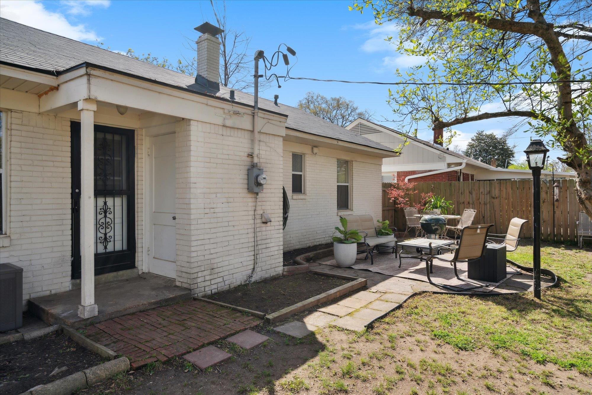 1529 Welsh Road Memphis, TN 38117 - Photo 23 of 27 a view of a patio with a table and chairs