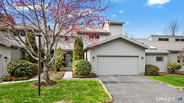 $610,000 | 4 Thistle Hollow, Unit 4, Avon, CT 06001