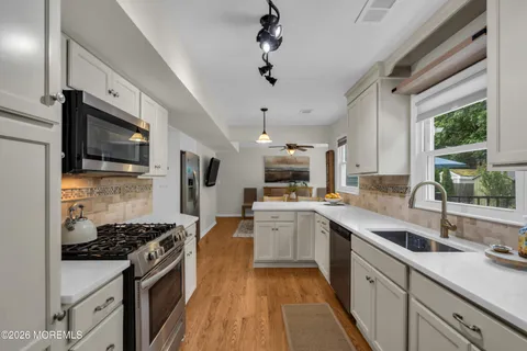 $575,000 | 1466 Arapaho Court, Toms River, NJ 08755