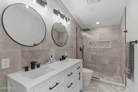 $790,000 | 3929 East Mercer Lane, Phoenix, AZ 85028