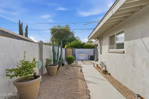 $790,000 | 3929 East Mercer Lane, Phoenix, AZ 85028