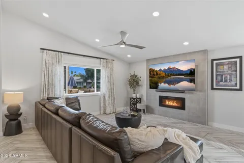 $790,000 | 3929 East Mercer Lane, Phoenix, AZ 85028