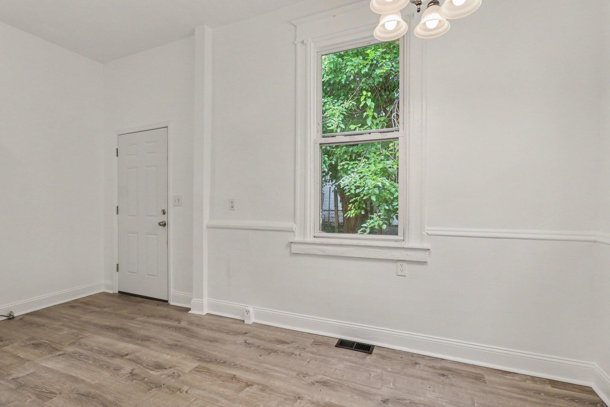 1825 Scott Street Covington, KY 41014 - Photo 7 of 24 008_file_8407