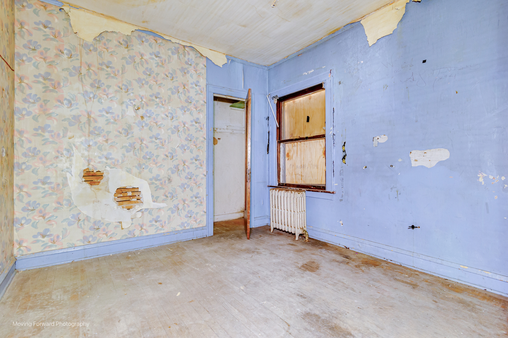 9222 South Ada Street Chicago, IL 60620 - Photo 14 of 25 a view of an empty room with window