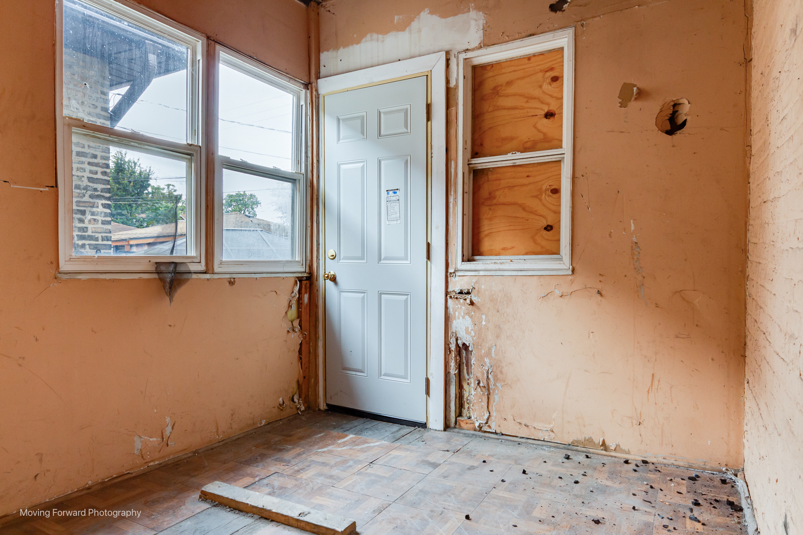 9222 South Ada Street Chicago, IL 60620 - Photo 10 of 25 an empty room with windows