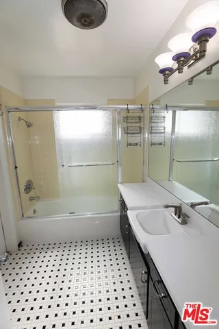 $3,650 | 1025 South Sherbourne Drive, Unit 4, Los Angeles, CA 90035