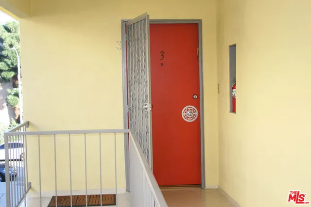 $3,650 | 1025 South Sherbourne Drive, Unit 4, Los Angeles, CA 90035