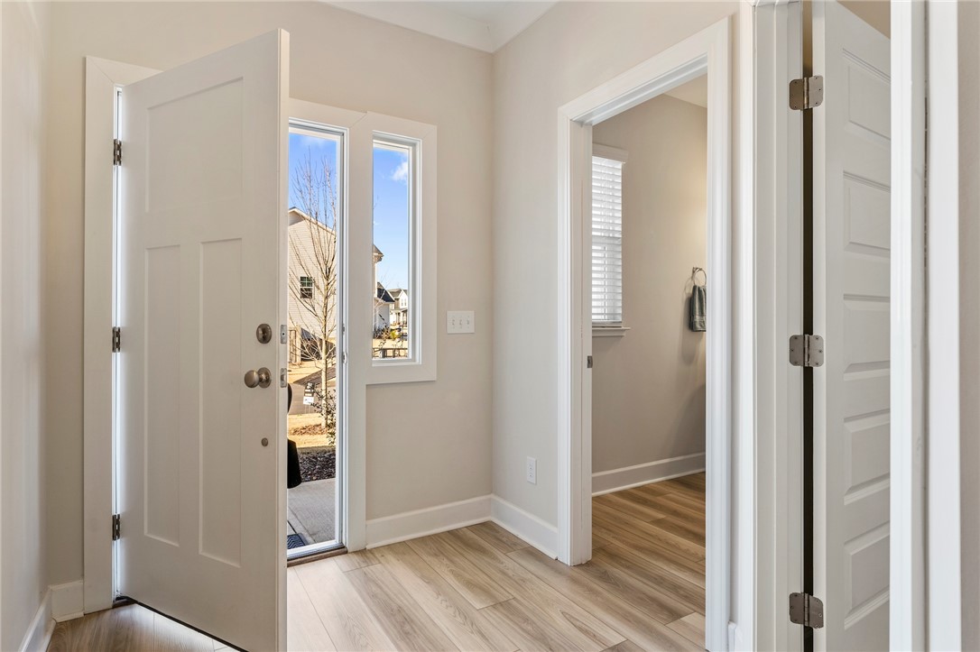 204 Ridgepark Lane Greenville, SC 29607 - Photo 4 of 39