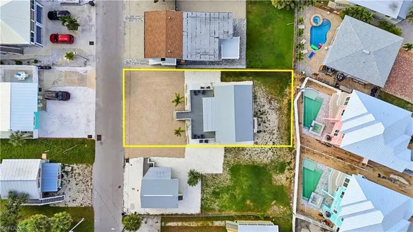 a view of yard and ocean
