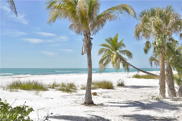 $2,180,000 | 161-163 Mango Street, Fort Myers Beach, FL 33931