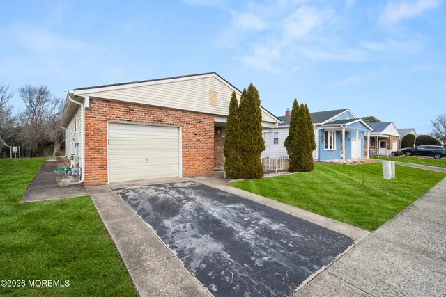 $315,000 | 24 Santiago Drive West, Toms River, NJ 08757