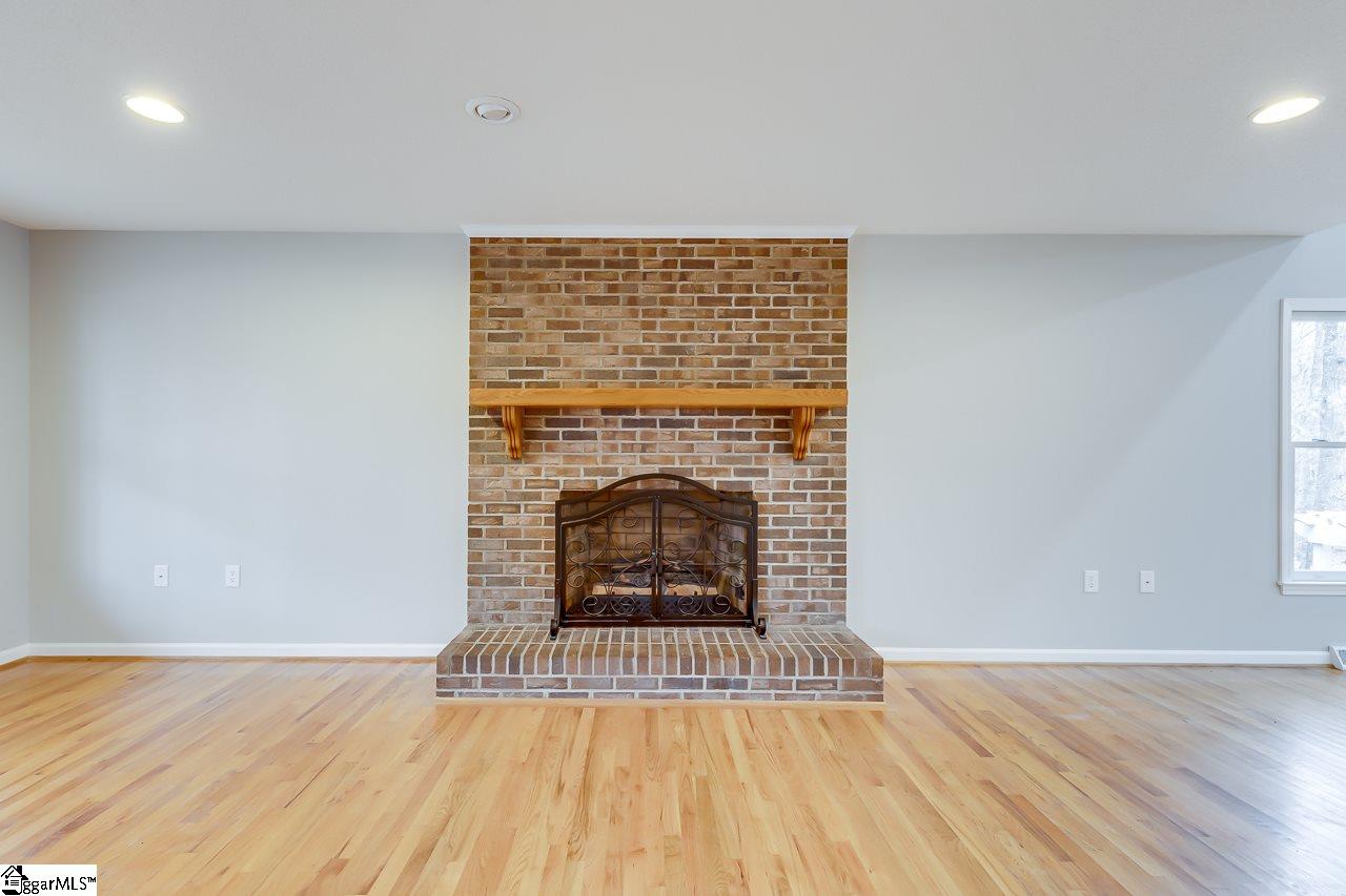 4150 Ridge Road Greer, SC 29651 - Photo 5 of 36