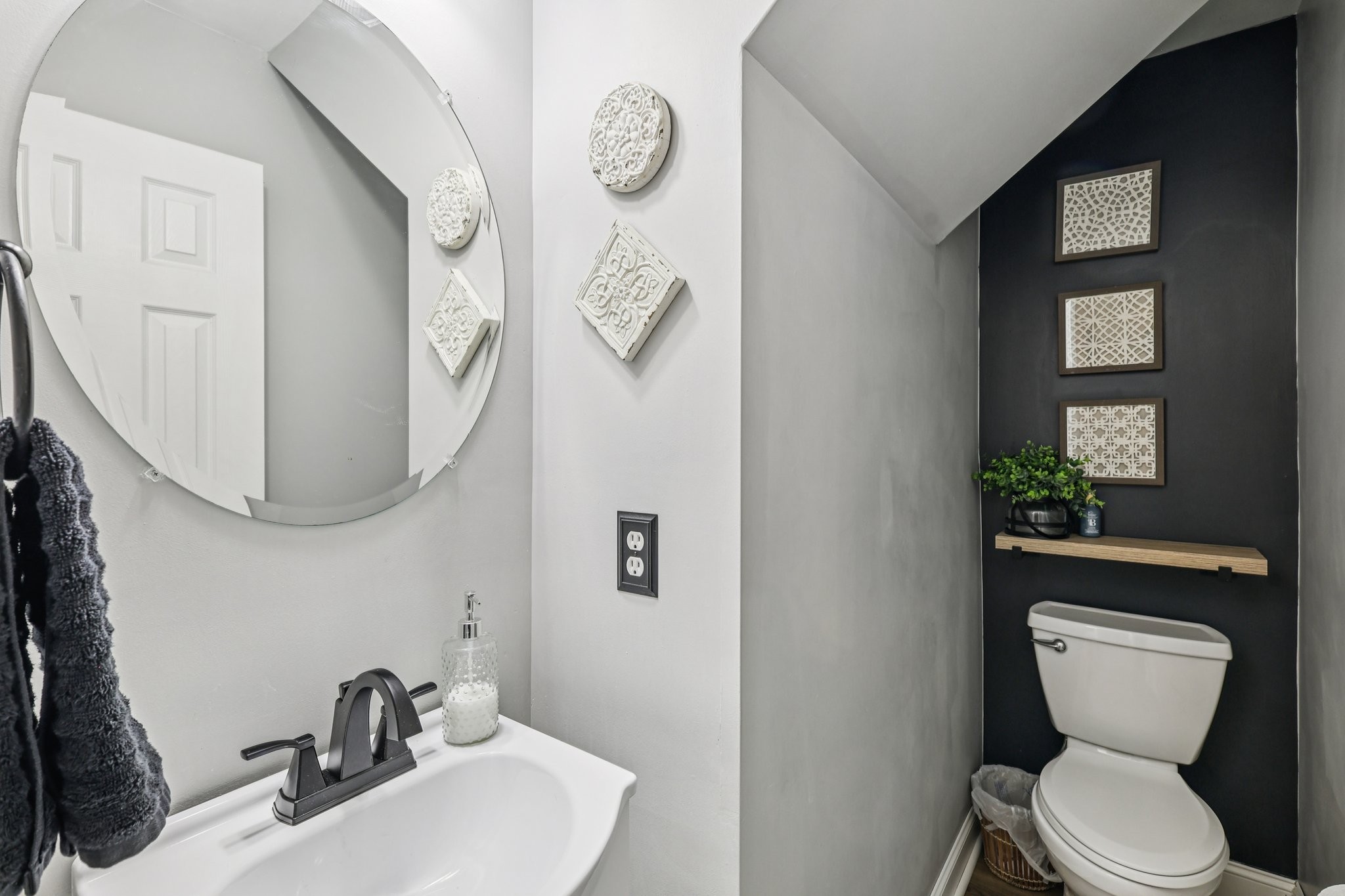 1613 Harrison Way Spring Hill, TN 37174 - Photo 15 of 38 a bathroom with a toilet a sink and mirror