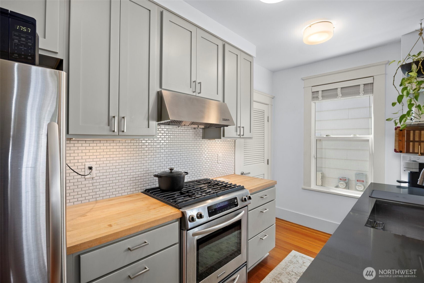 4420 Dayton Avenue North, Unit 2 Seattle, WA 98103 - Photo 2 of 16