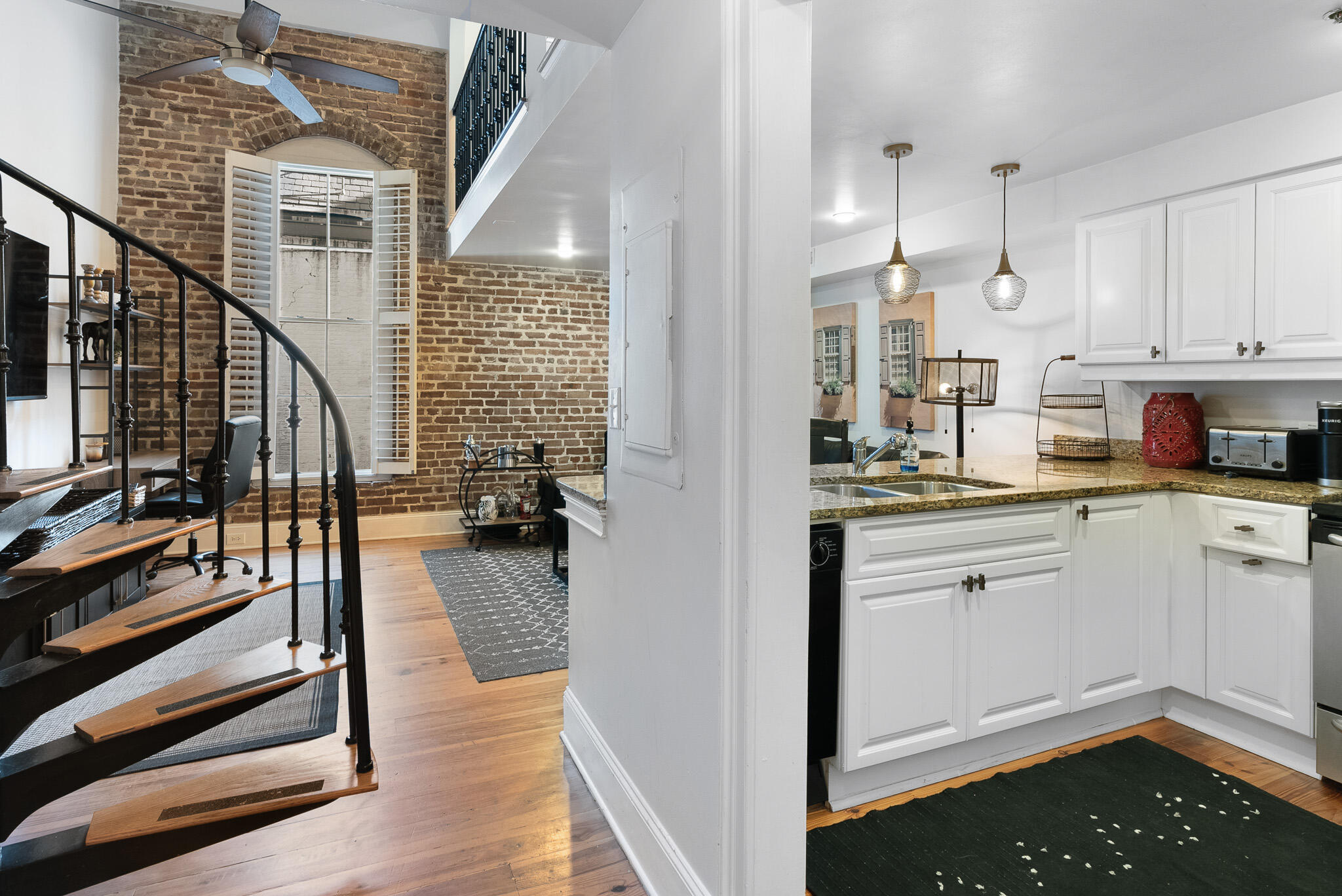 377 King Street, Unit 203 Charleston, SC 29401 - Photo 2 of 36 Entry