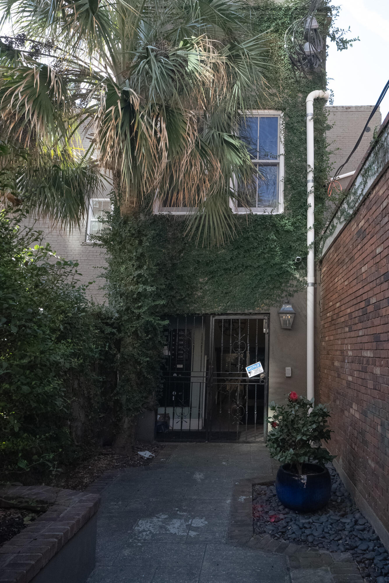 377 King Street, Unit 203 Charleston, SC 29401 - Photo 30 of 36 Gated Entry